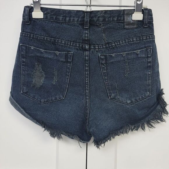 One teaspoon distressed dark denim shorts, 10/28 - Picture 3 of 9